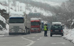 "Μπάρμπαρα": Σταματά η κυκλοφορία φορτηγών άνω των 3,5 τόνων σε ΠΑΘΕ και Ε65